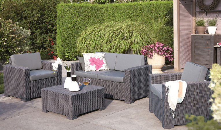 Llega la temporada de calor y con ella la oportunidad de disfrutar en pleno las zonas exteriores de tu casa, decorando con prácticos juegos de jardín que puedes comprar en nuestra tienda con un increíble descuento.